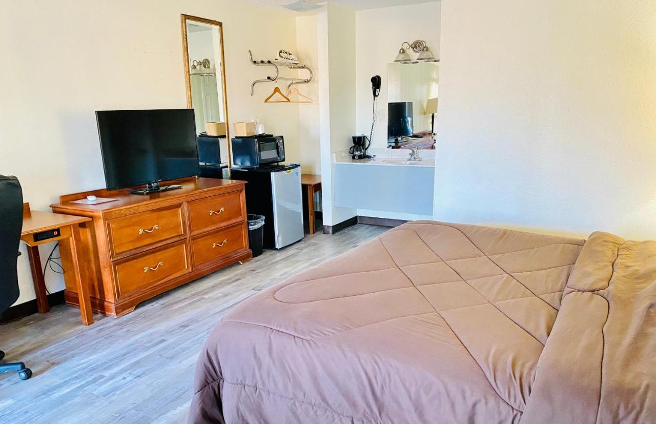 Ozark Inn & Suites Εξωτερικό φωτογραφία