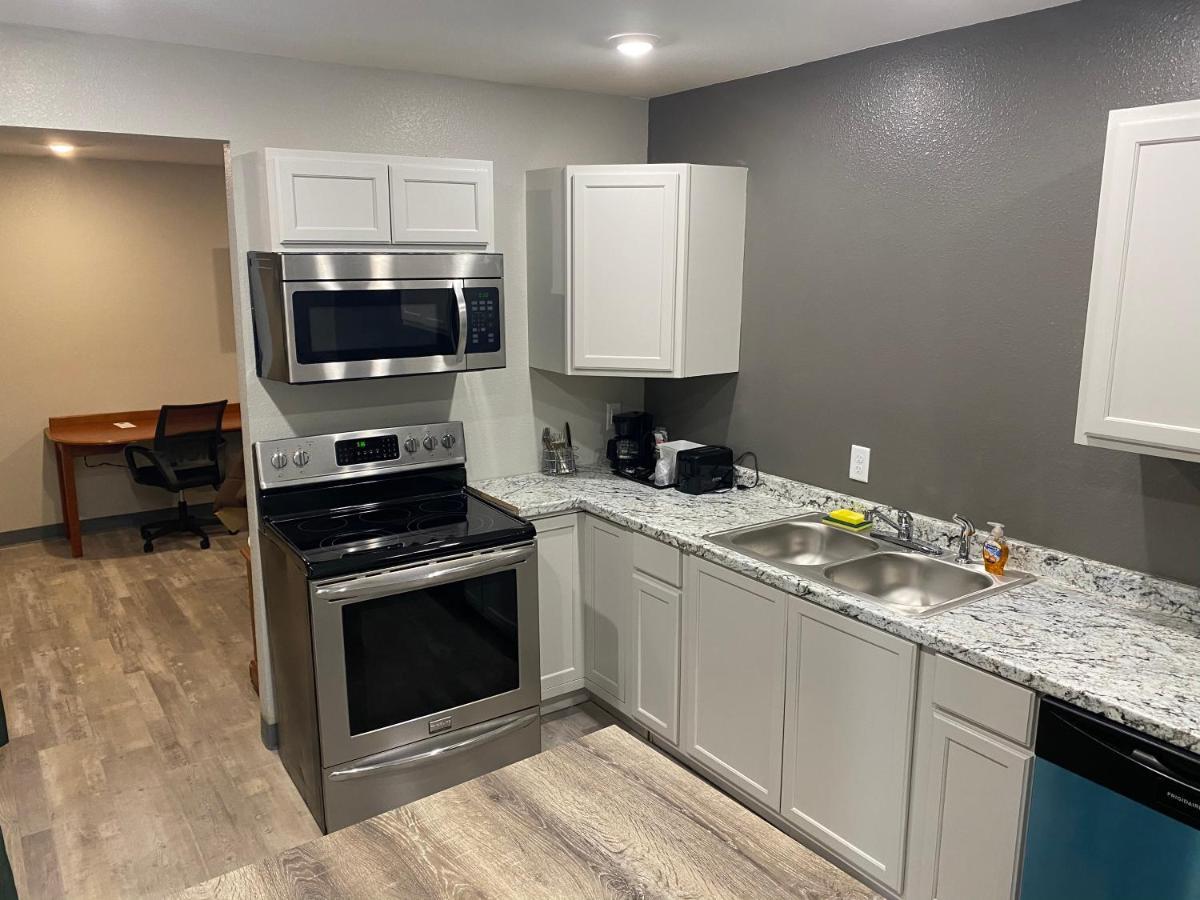 Ozark Inn & Suites Εξωτερικό φωτογραφία