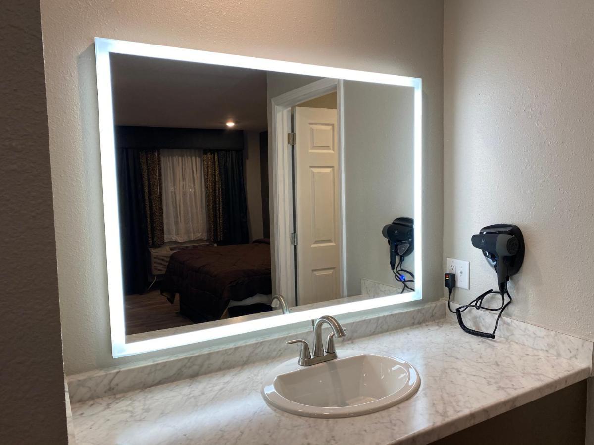 Ozark Inn & Suites Εξωτερικό φωτογραφία
