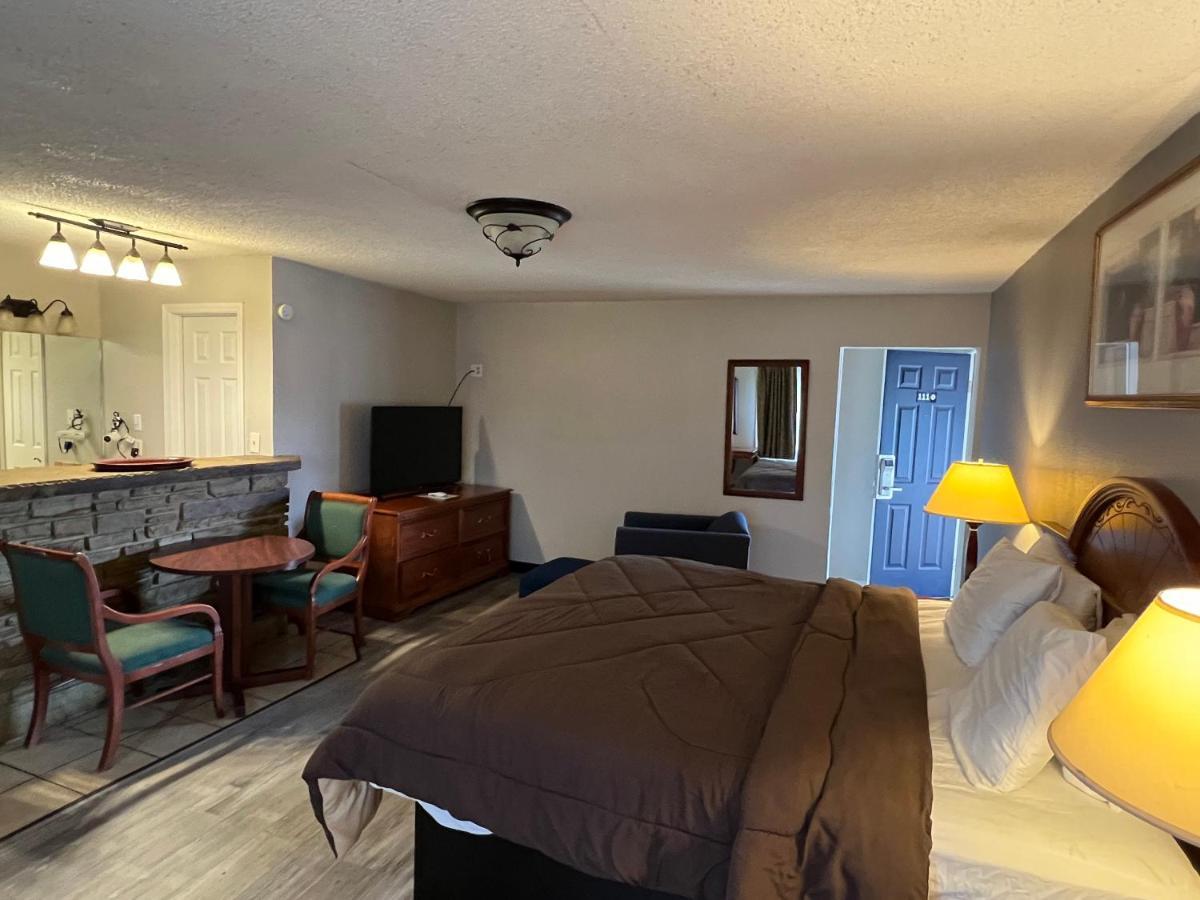 Ozark Inn & Suites Εξωτερικό φωτογραφία