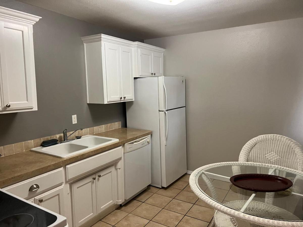 Ozark Inn & Suites Εξωτερικό φωτογραφία