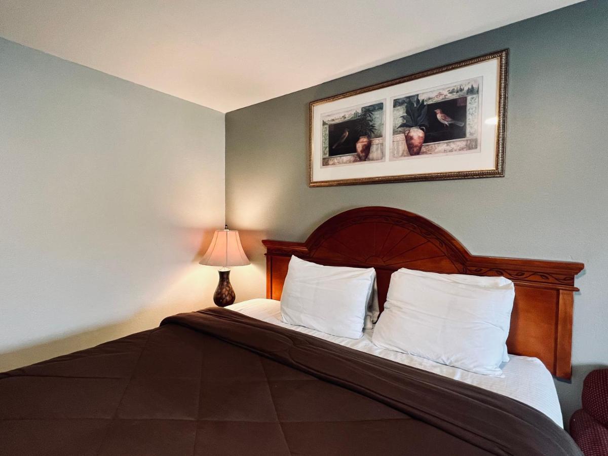 Ozark Inn & Suites Εξωτερικό φωτογραφία