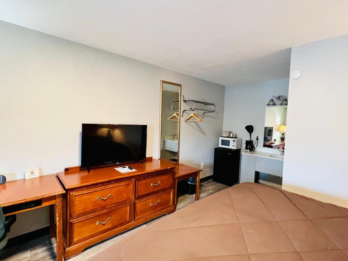 Ozark Inn & Suites Εξωτερικό φωτογραφία