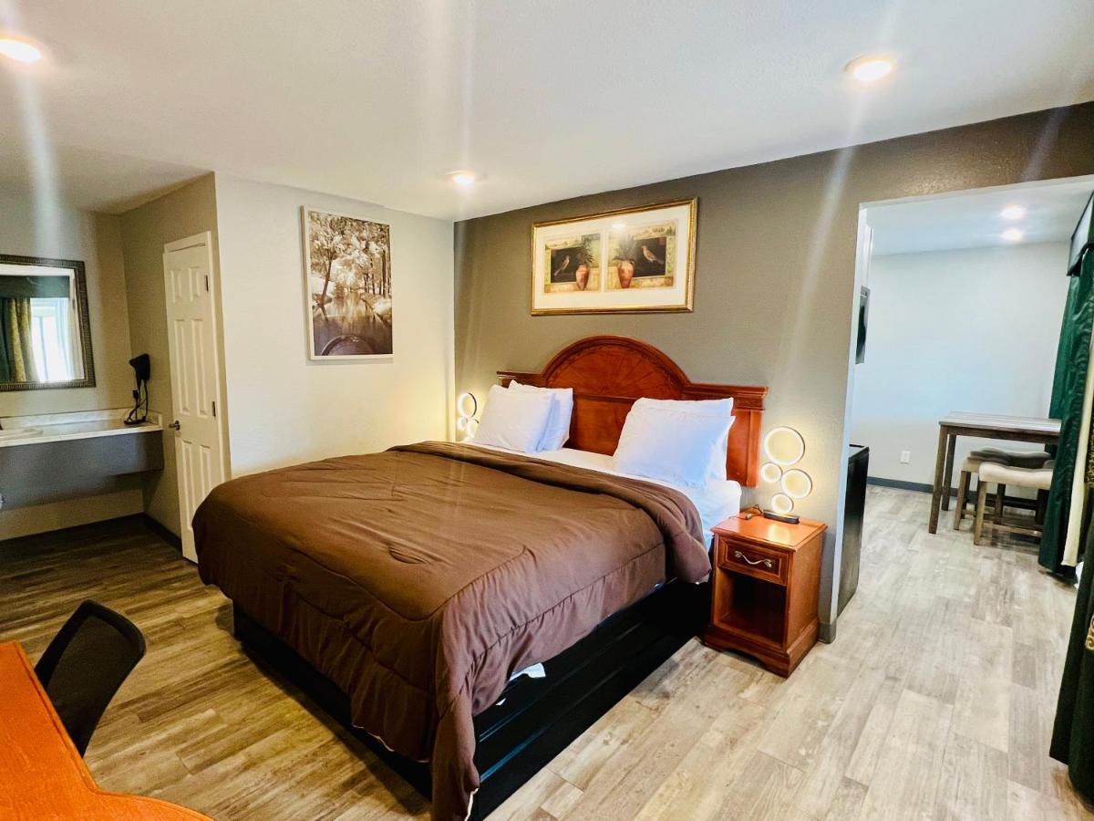 Ozark Inn & Suites Εξωτερικό φωτογραφία