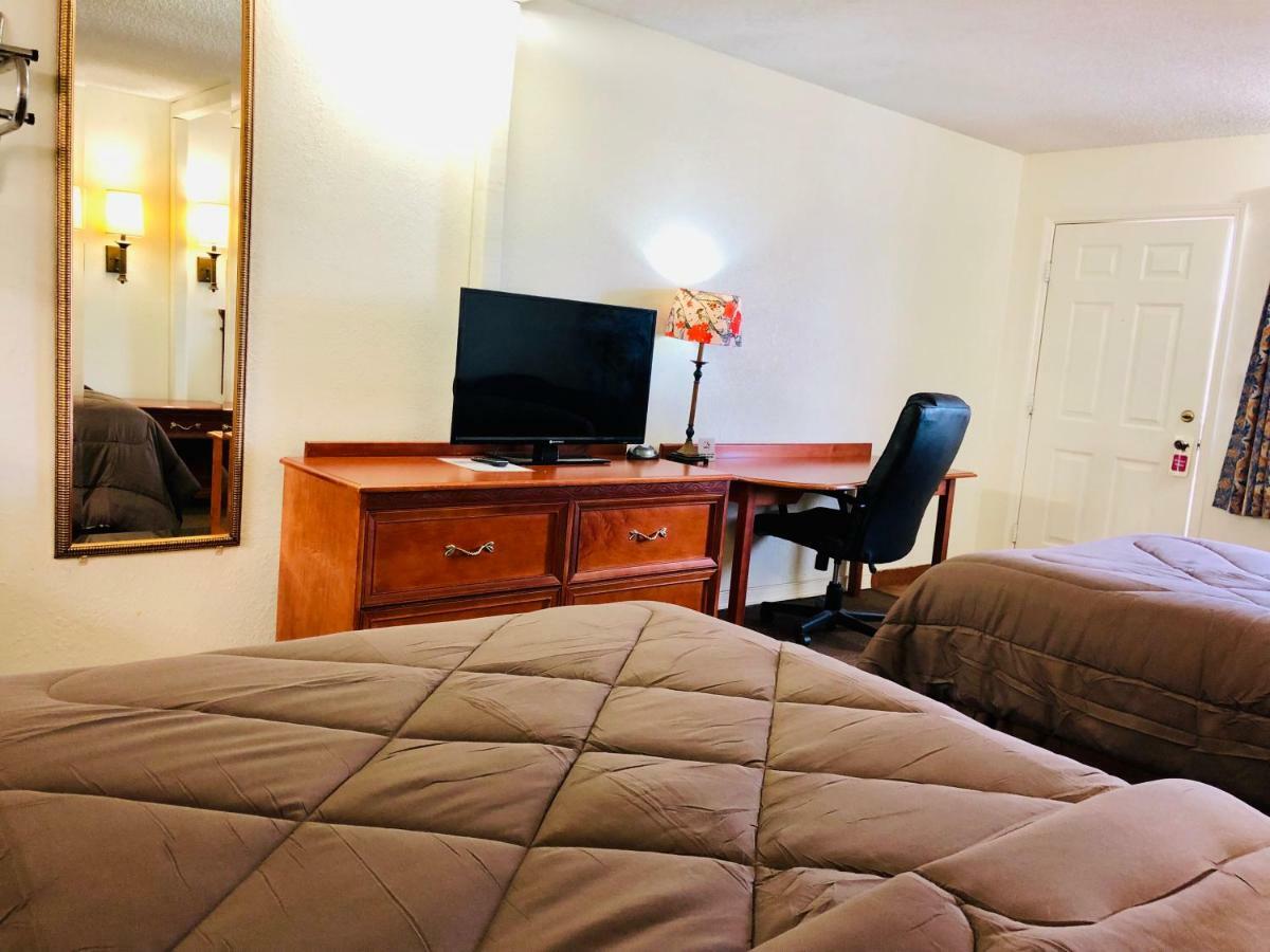 Ozark Inn & Suites Εξωτερικό φωτογραφία