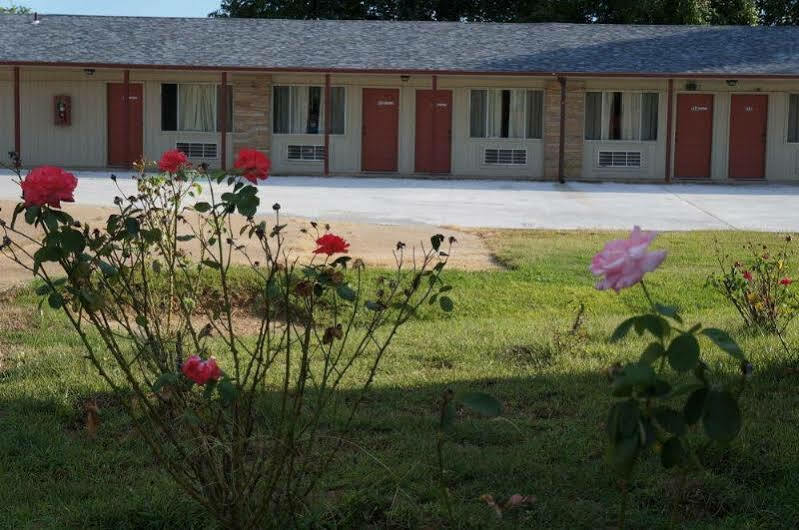 Ozark Inn & Suites Εξωτερικό φωτογραφία