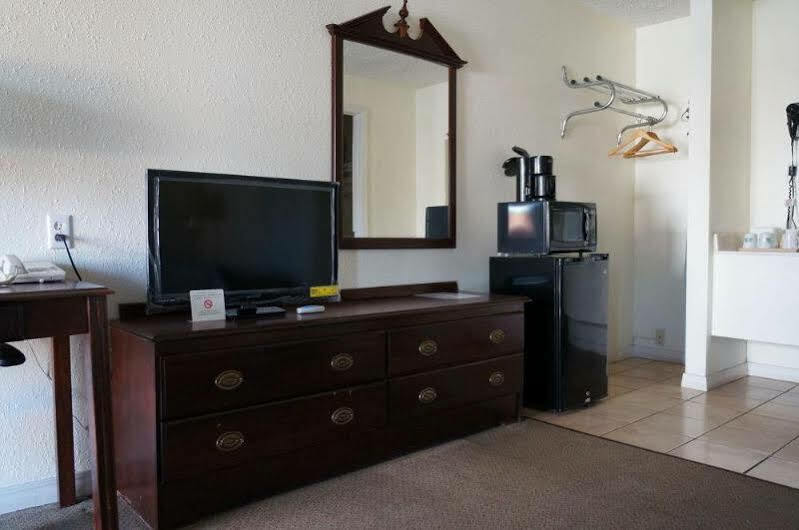 Ozark Inn & Suites Εξωτερικό φωτογραφία